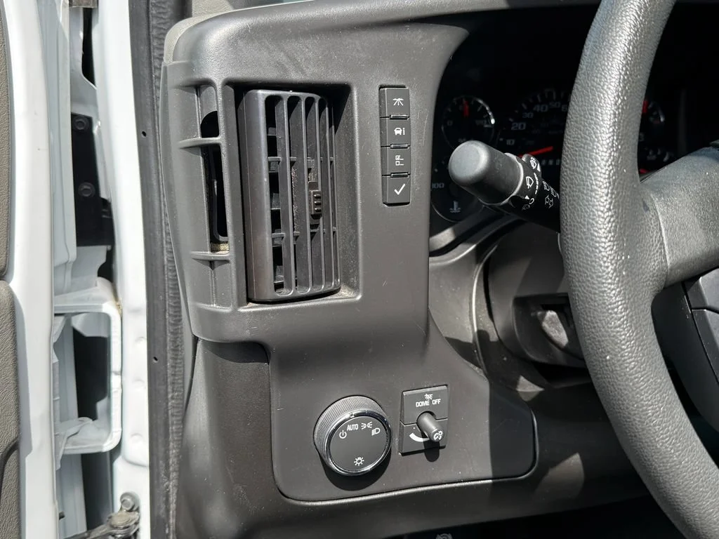 Used 2025 Summit White GMC Work Van image 26