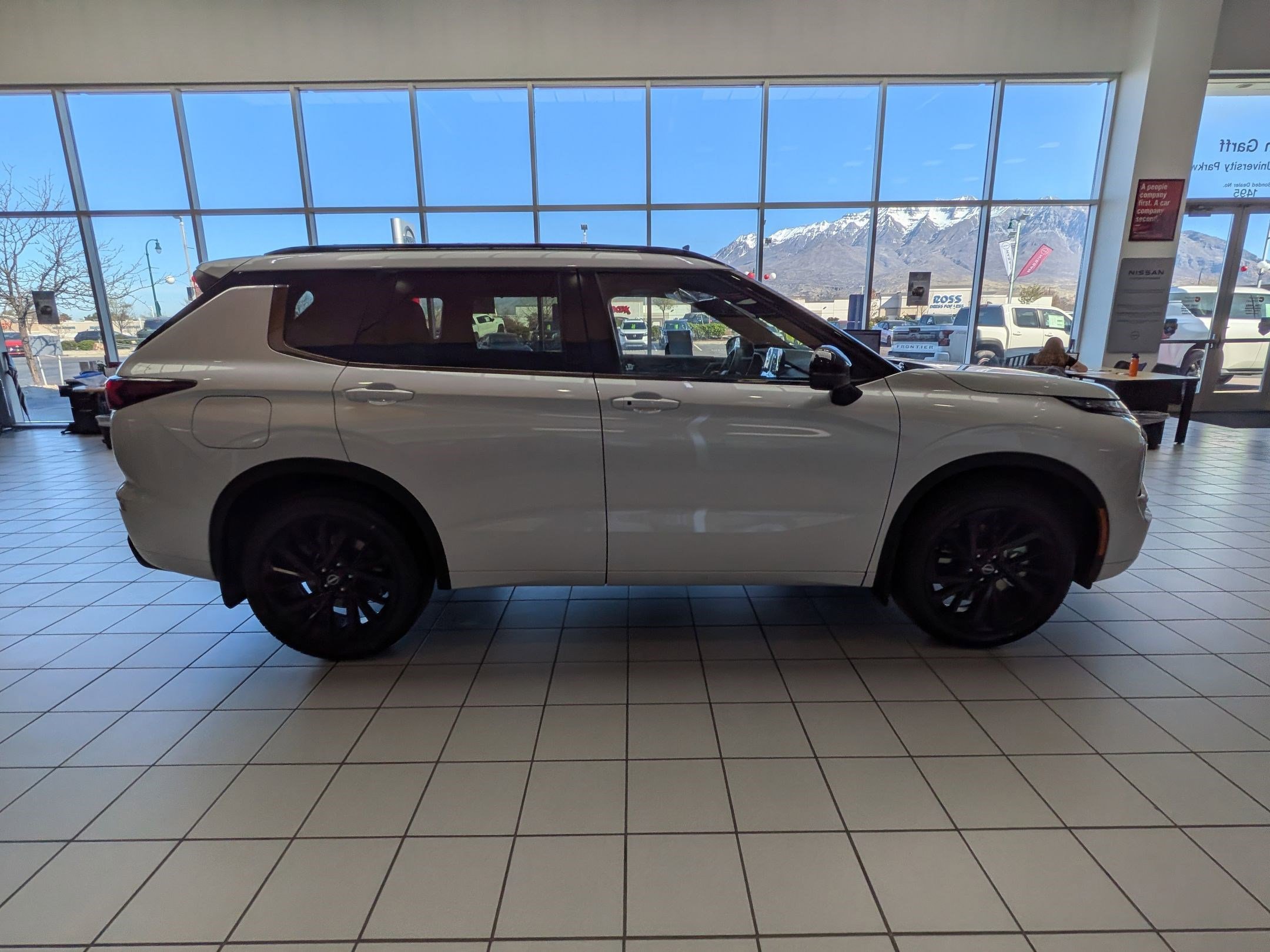 2026 Nissan Rogue Plug-In Hybrid Platinum | CarEdge | CarEdge