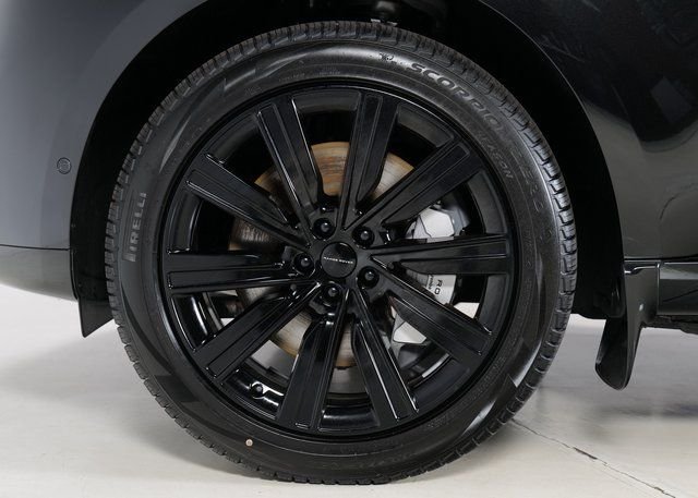 New 2026 Santorini Black Land Rover SE image 9