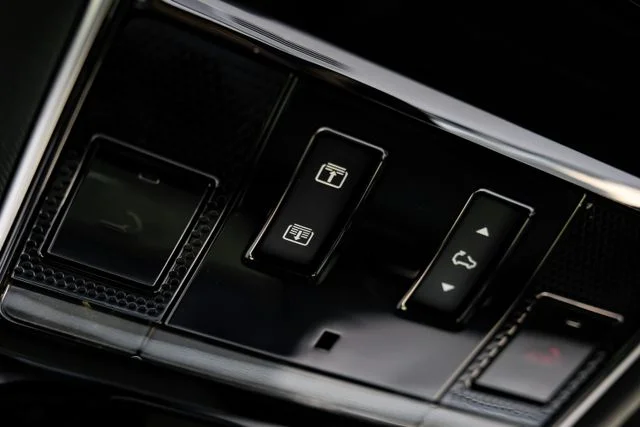 New 2026 Santorini Black Land Rover SE image 44