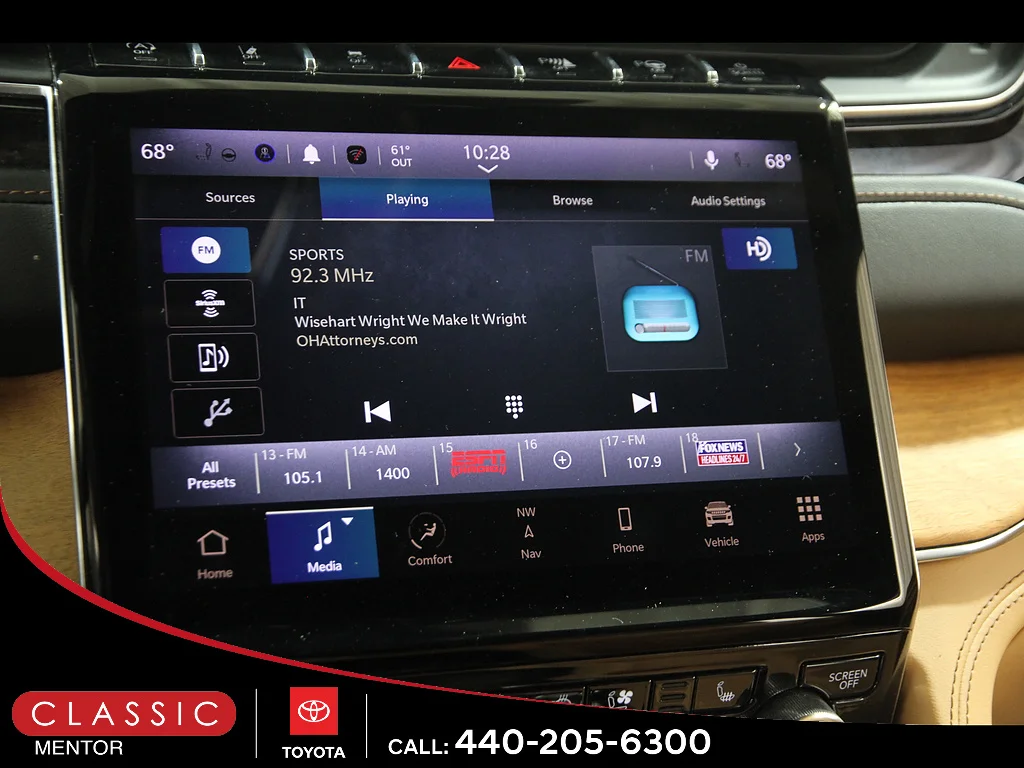 Used 2023 Diamond Black Crystal Pearl Coat Jeep  image 10