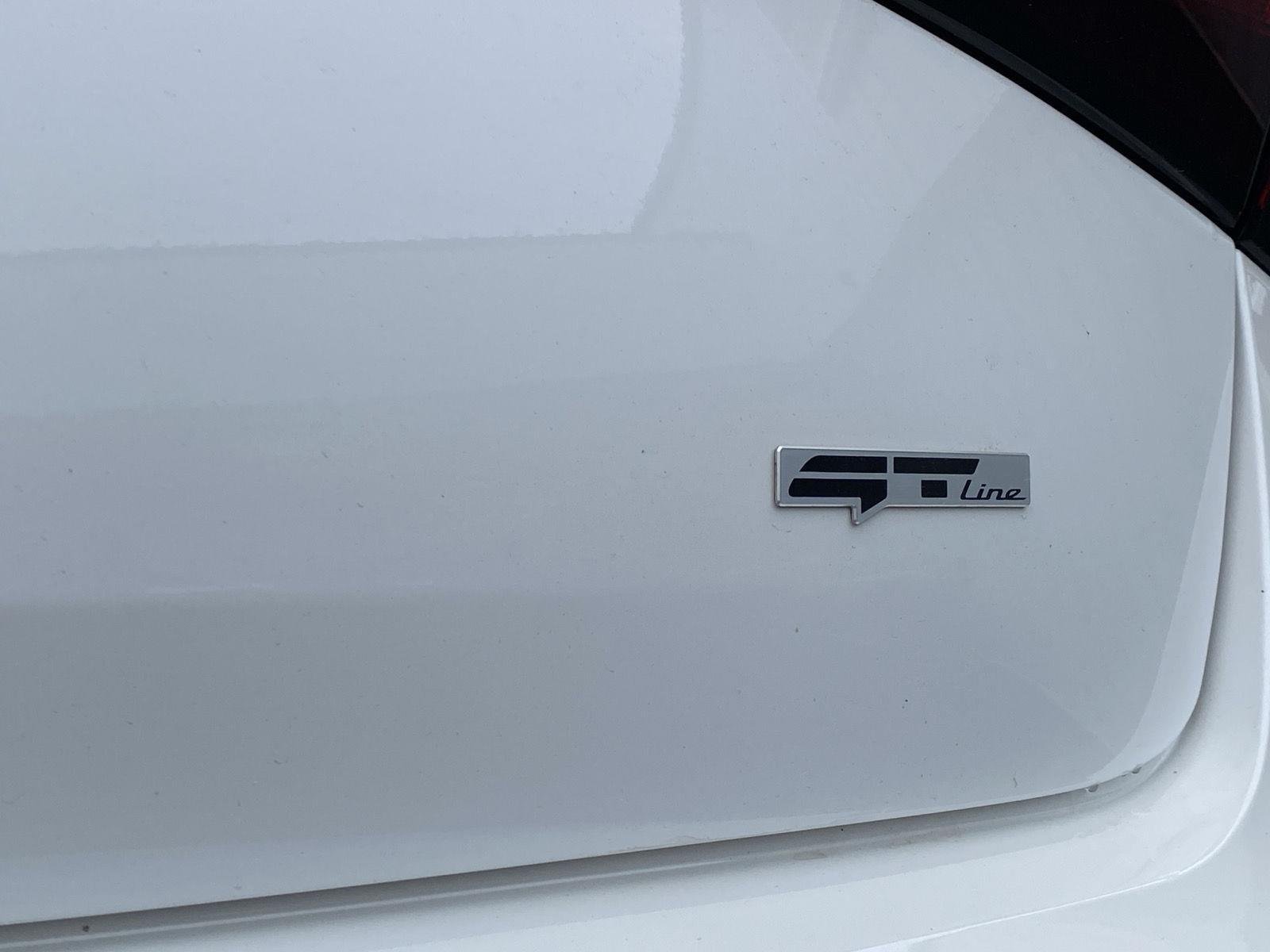 Used 2026 Snow White Pearl Kia GT-Line image 9