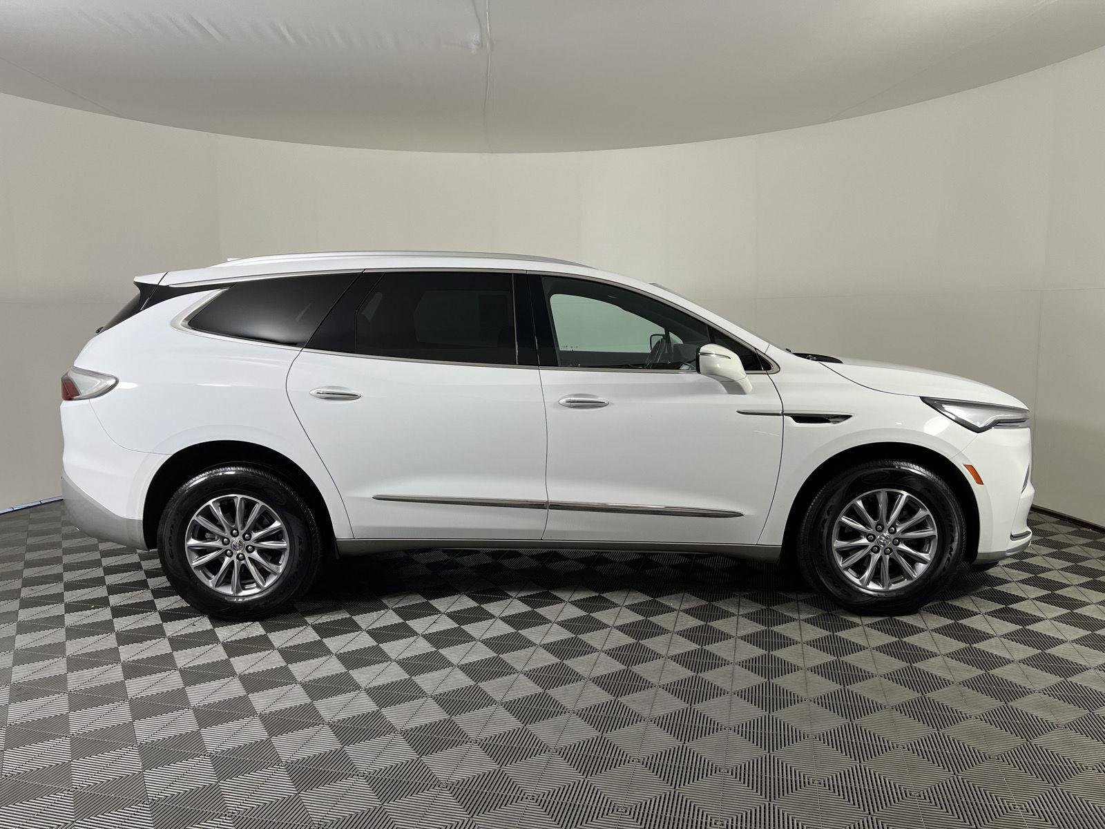Used 2024 Summit White Buick Essence image 23