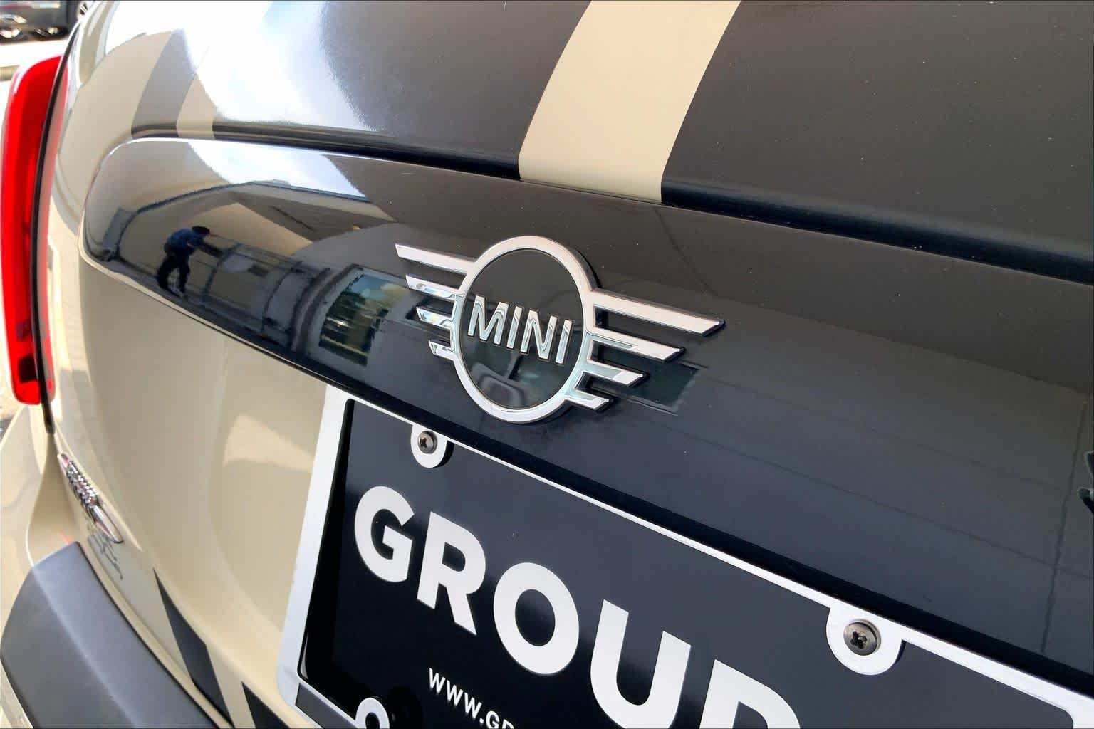 Used 2019 Pepper White MINI Cooper S image 10