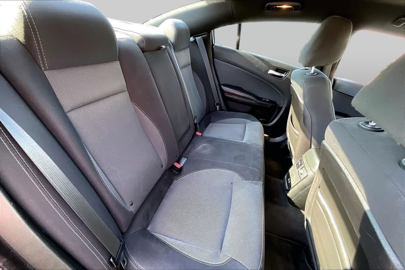 Used 2018 Pitch Black Clearcoat Dodge SXT image 18