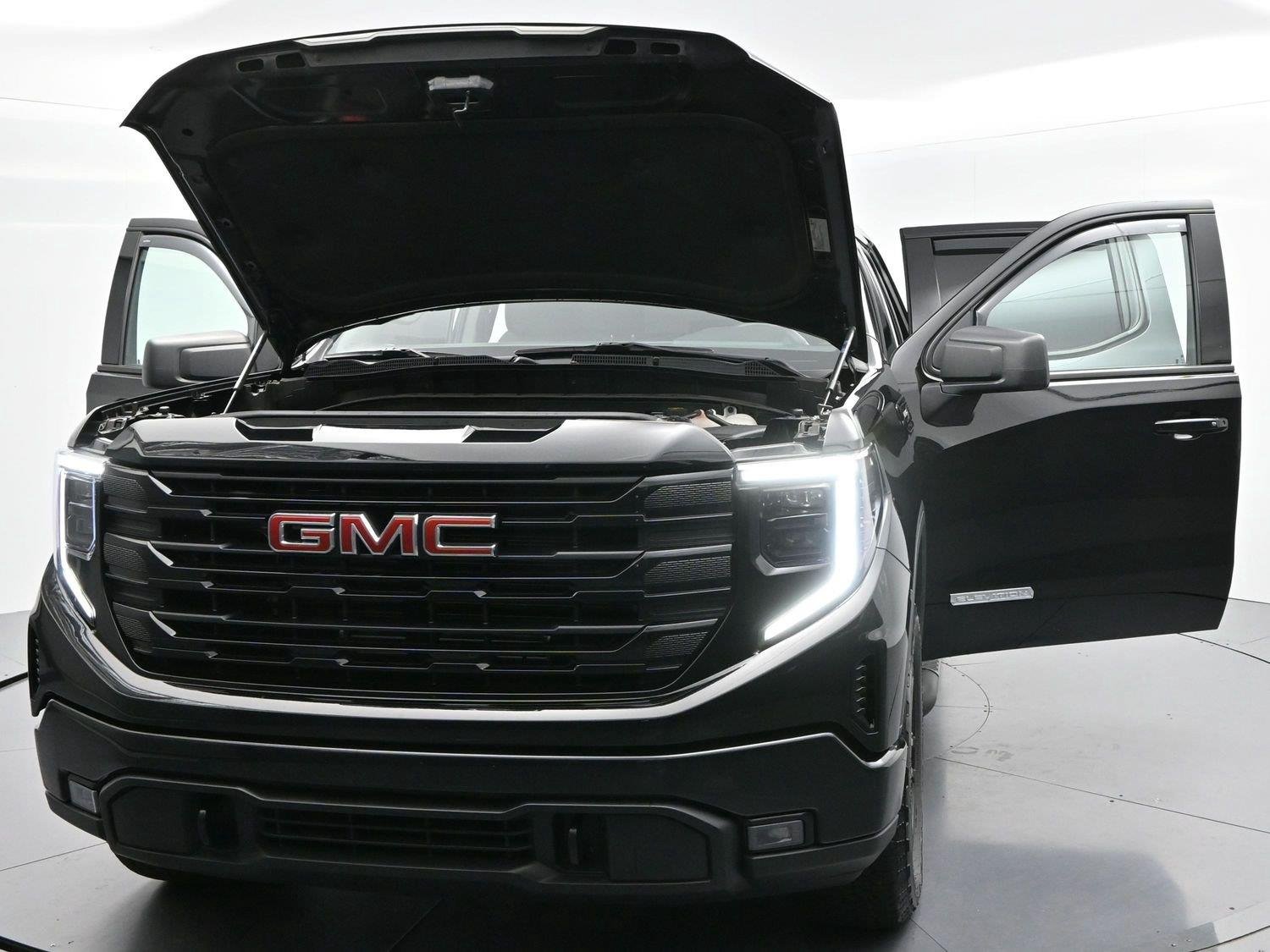 Used 2025 Onyx Black GMC Elevation image 40