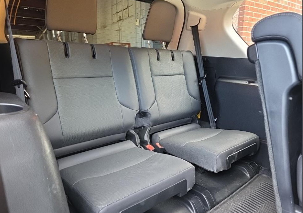 Used 2019 Black Lexus 460 image 17