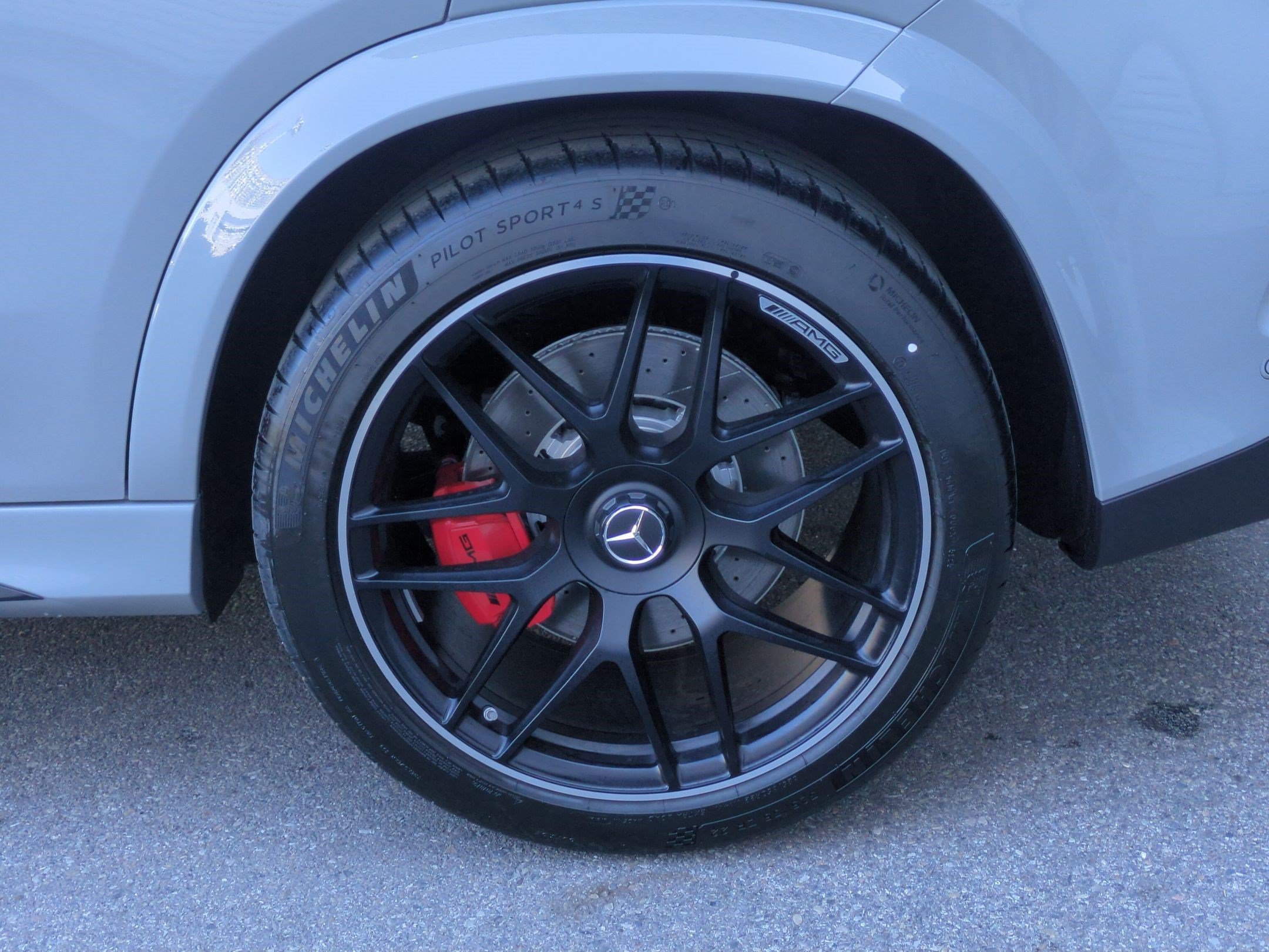 New 2026 MANUFAKTUR Alpine Grey Mercedes-Benz AMG® GLE 63 S image 33