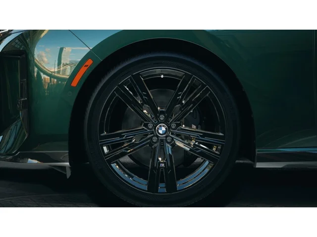 New 2027 Vancouver Green Metallic BMW  image 7