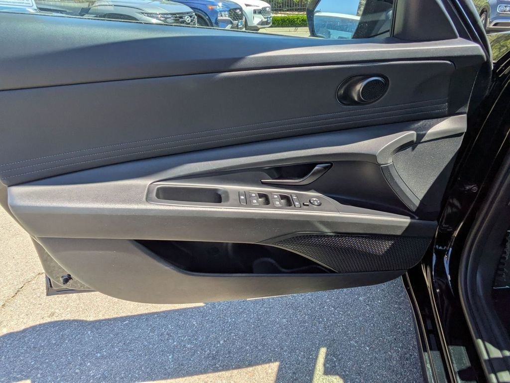 2025 Hyundai Elantra SEL - Photo 11