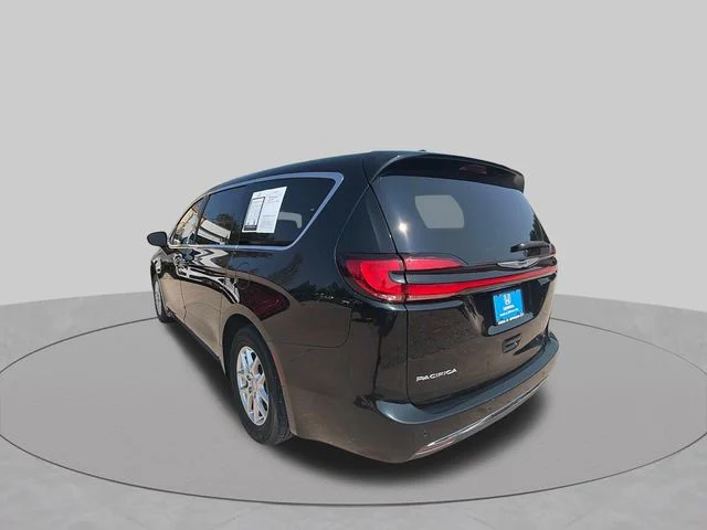 Used 2024 Diamond Black Chrysler Touring L image 5