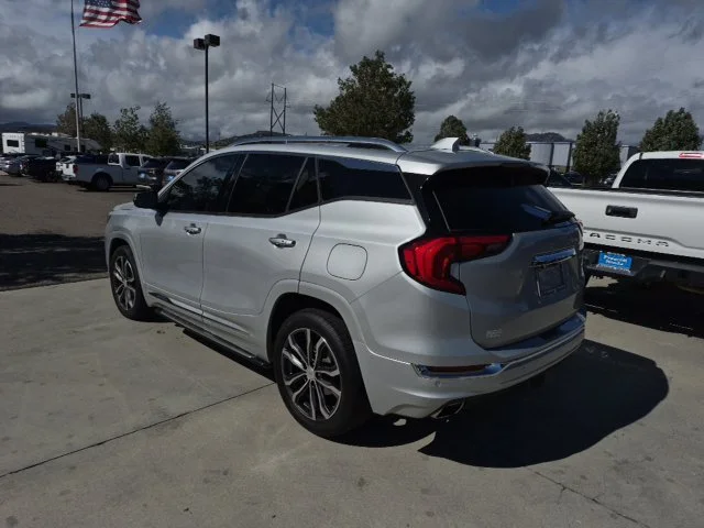 Used 2018 Silver GMC Denali image 3
