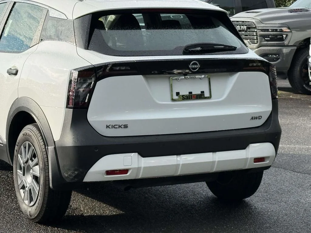 Used 2025 White Nissan S image 10