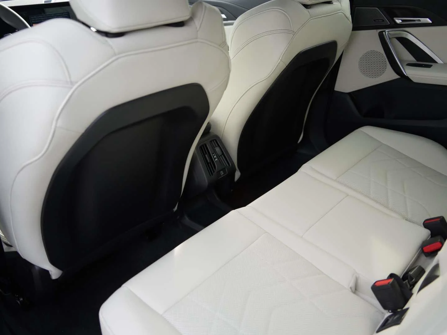 New 2026 Alpine White BMW xDrive28i image 7