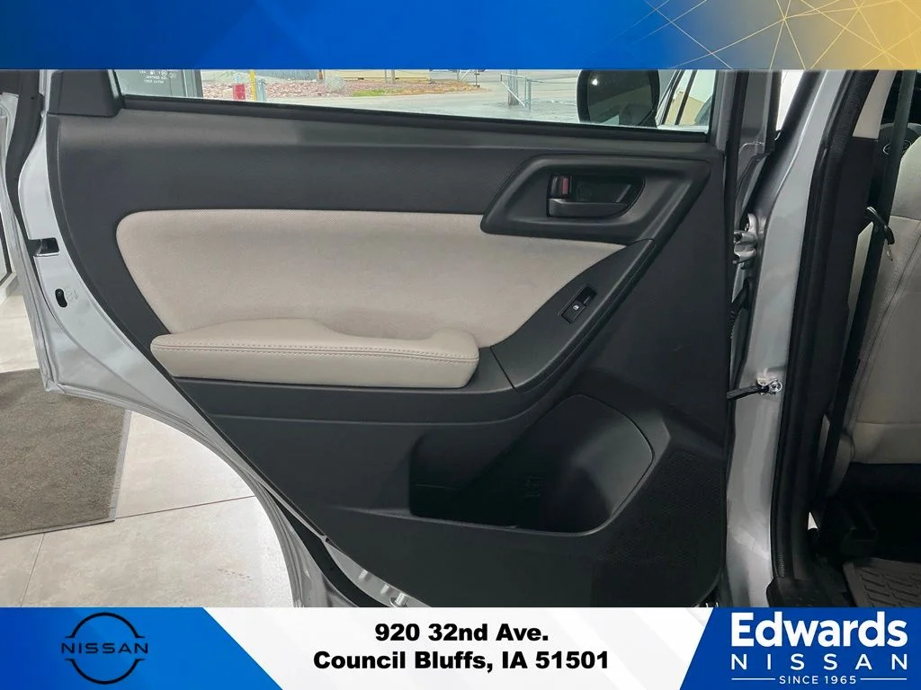 Used 2016 Silver Subaru 2.5i Premium image 11