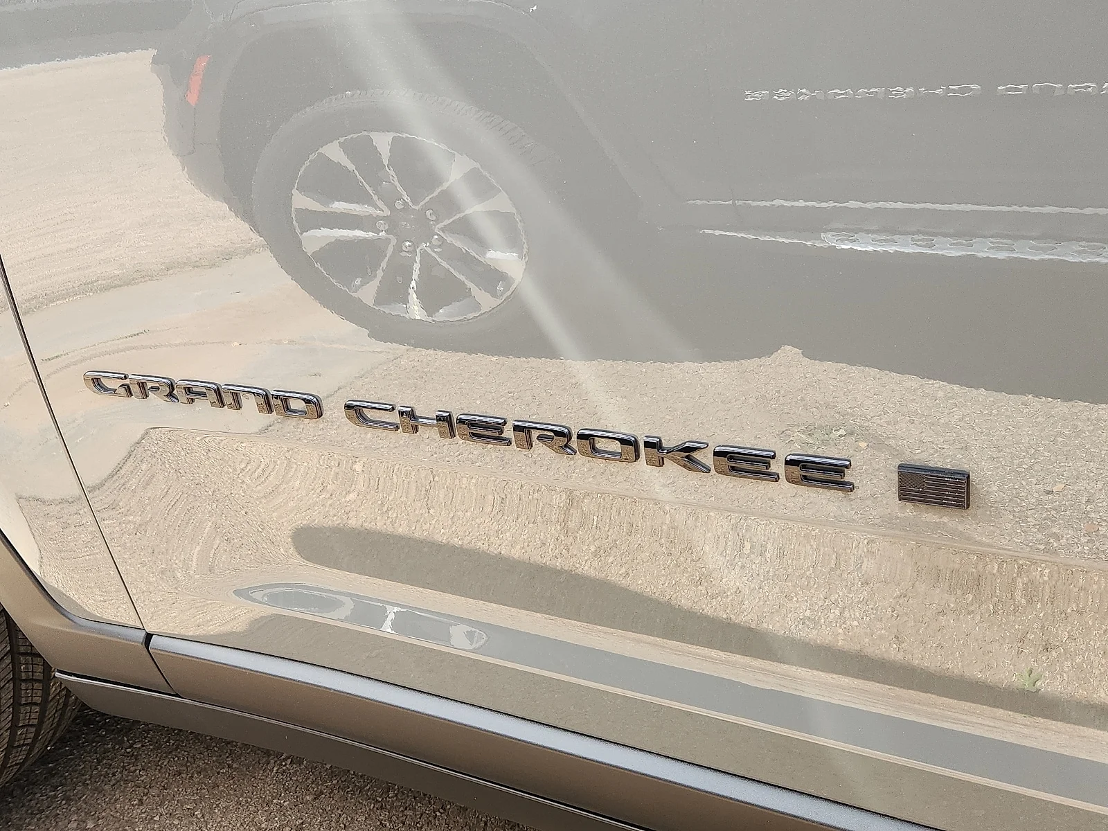 New 2027 Sting-Gray Clear-Coat Paint Jeep LAREDO ALTITUDE 4X4 image 5