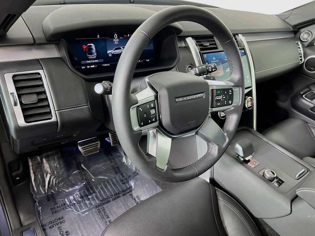 Certified Used 2025 Varesine Blue Metallic Land Rover Dynamic SE image 9