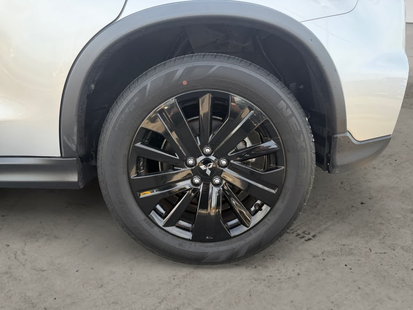 Used 2025 Alloy Silver Metallic Mitsubishi LE image 9