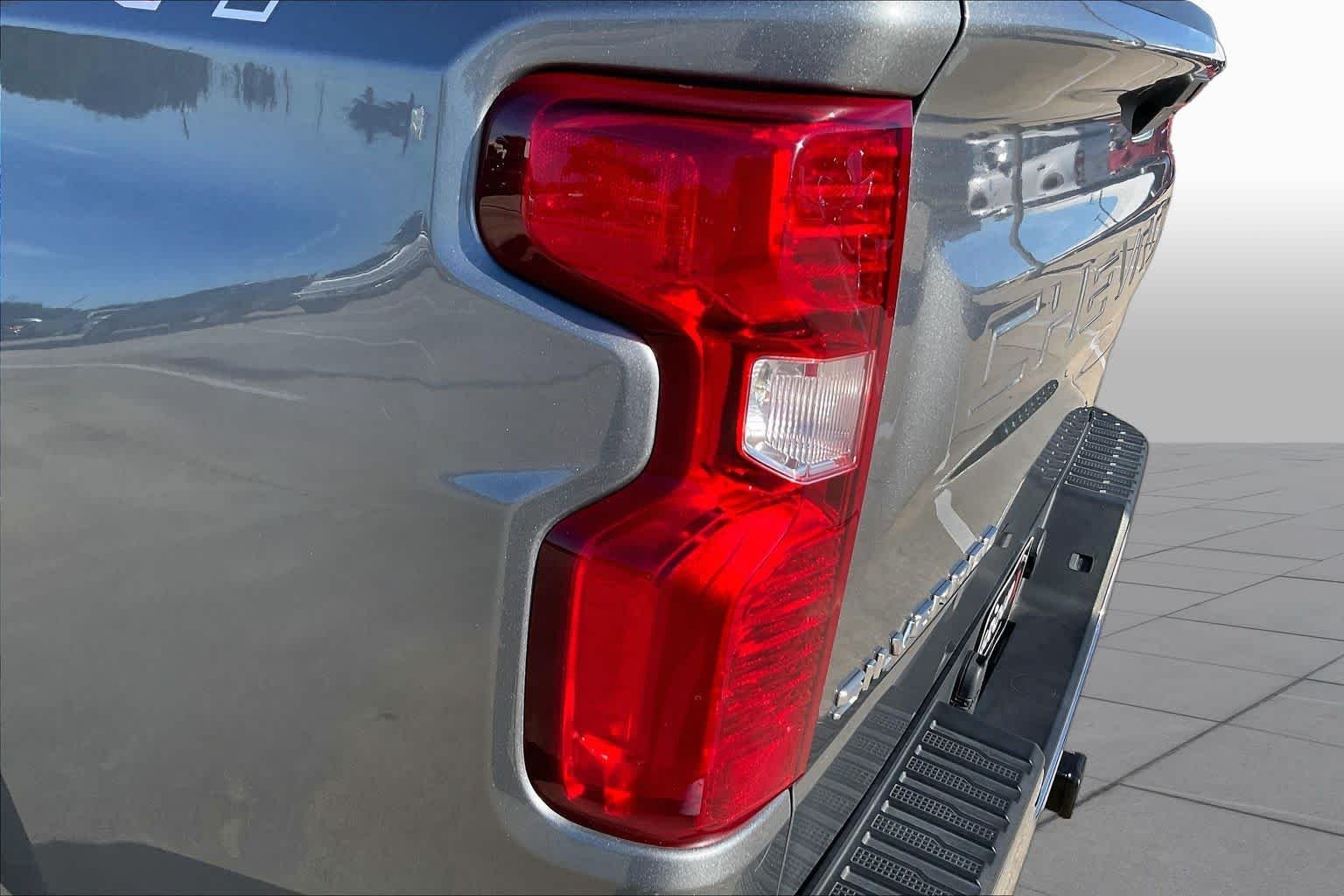 Used 2022 SATIN STEEL METALLIC Chevrolet LT image 27