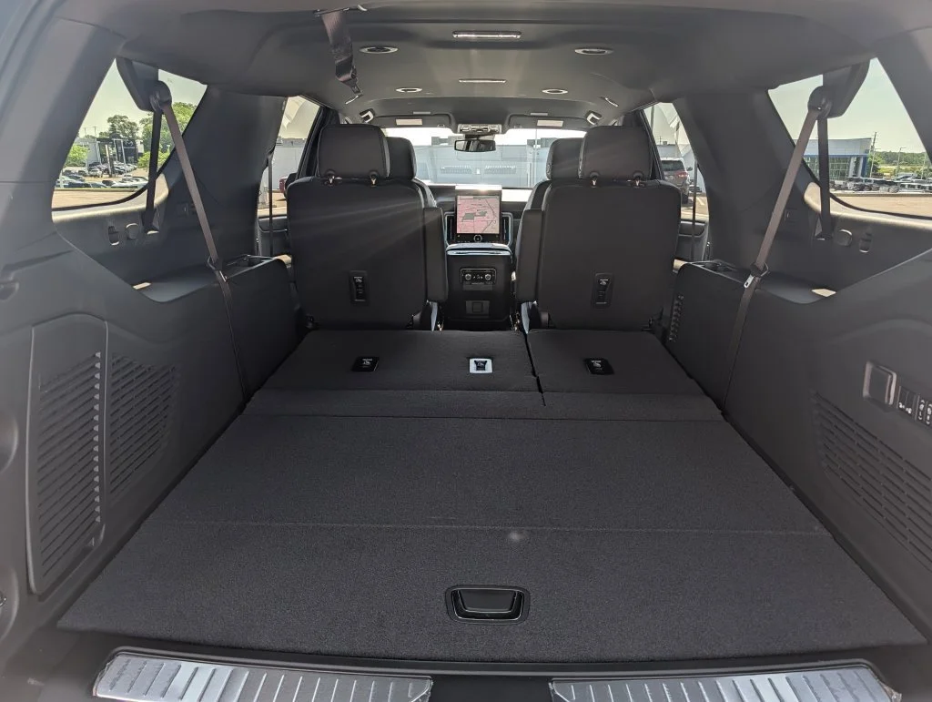 2026 GMC Yukon XL Denali - Photo 8