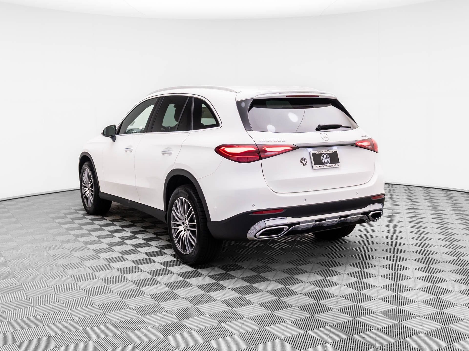 New 2026 Polar White Mercedes-Benz GLC 300 image 3