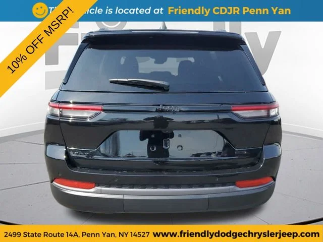 New 2026 Diamond Black Crystal Pearl-Coat Exterior Paint Jeep Altitude image 4