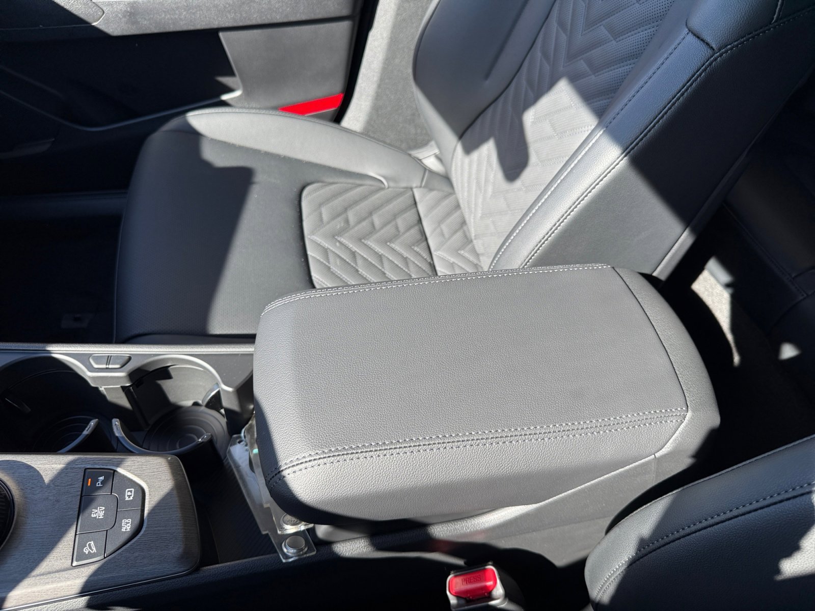 New 2026 Snow White Pearl Kia X-Line image 14