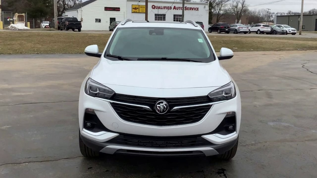 Used 2023 Off-white Buick Essence image 3