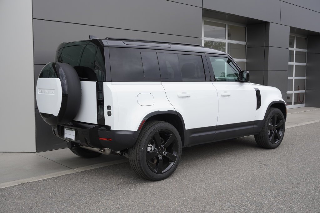 New 2026 Fuji White Land Rover S image 4