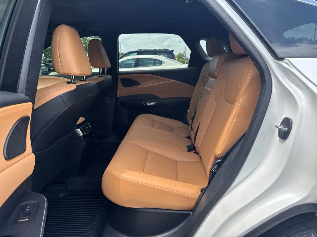 Used 2025 White Lexus 350 Premium image 8