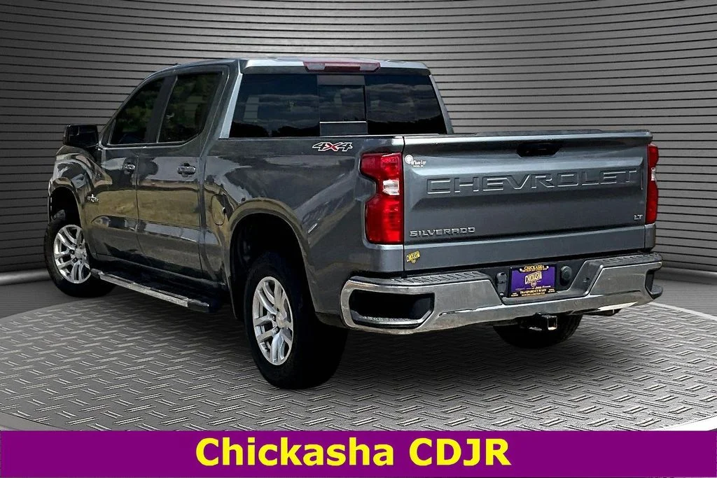 Used 2020 Gray Chevrolet LT image 4