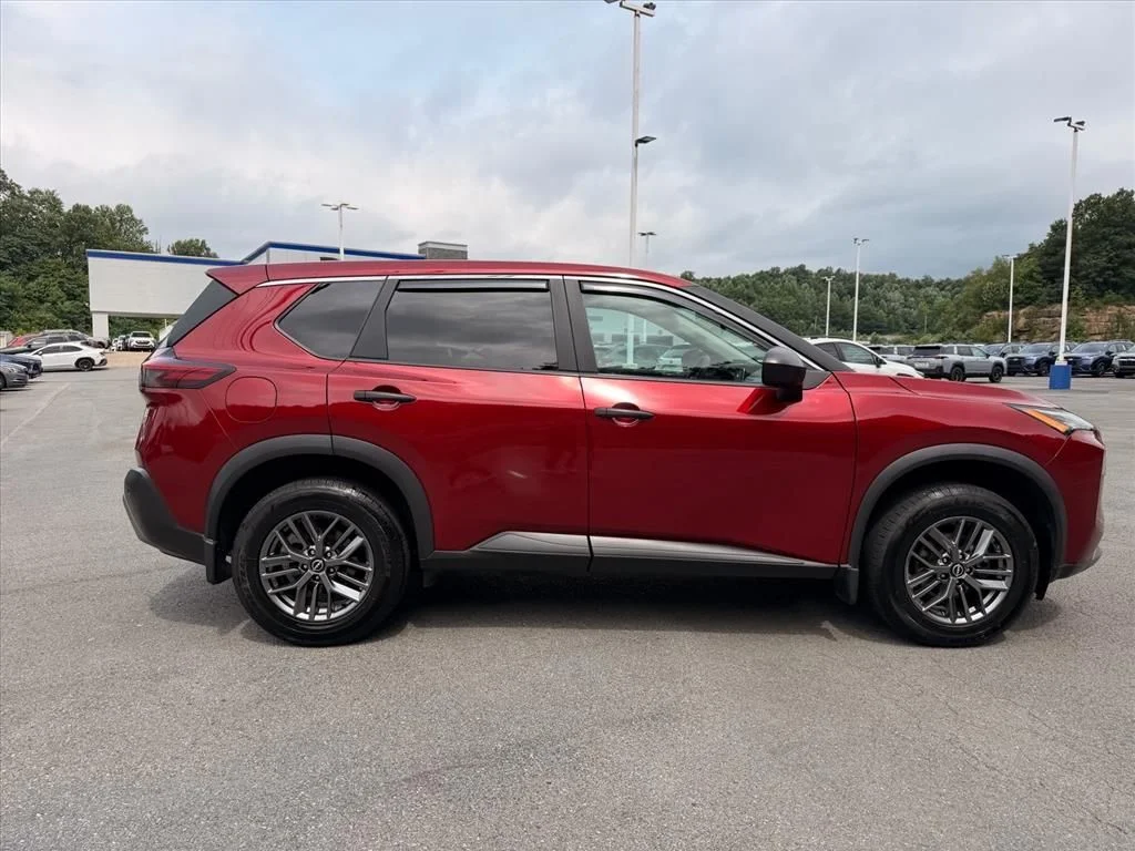 Used 2023 Red Nissan S image 13