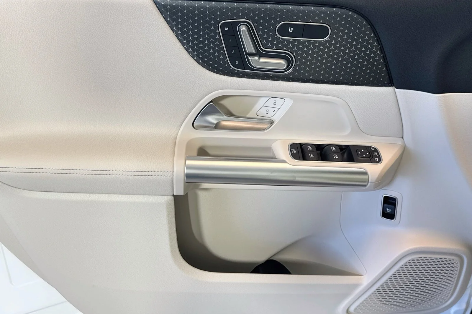 Used 2026 Polar White Mercedes-Benz GLA 250 image 16