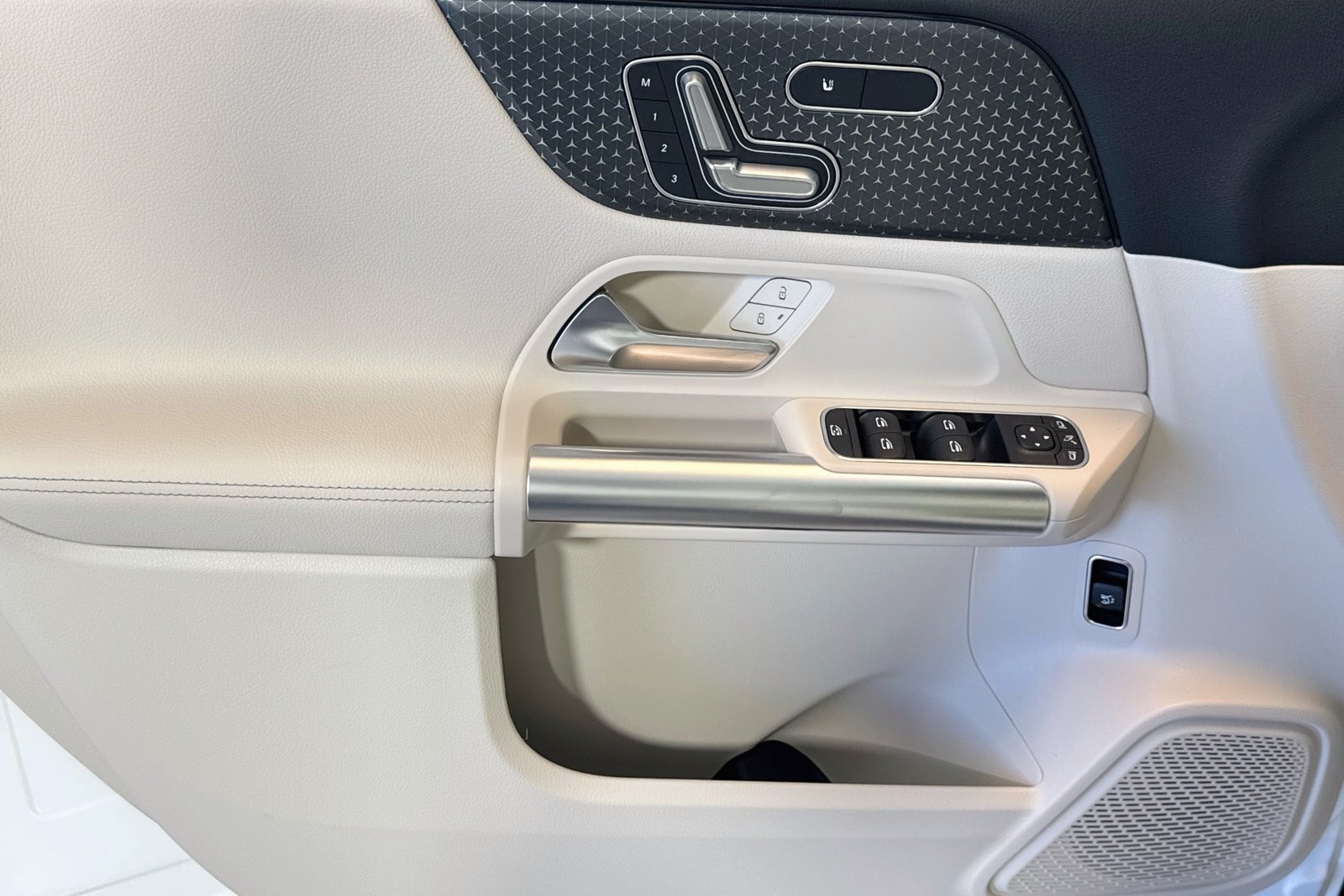 Used 2026 Polar White Mercedes-Benz GLA 250 image 16