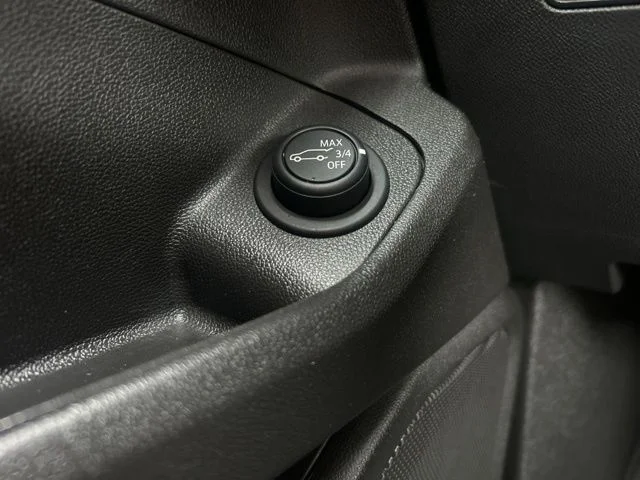 Used 2023 White GMC SLE image 23