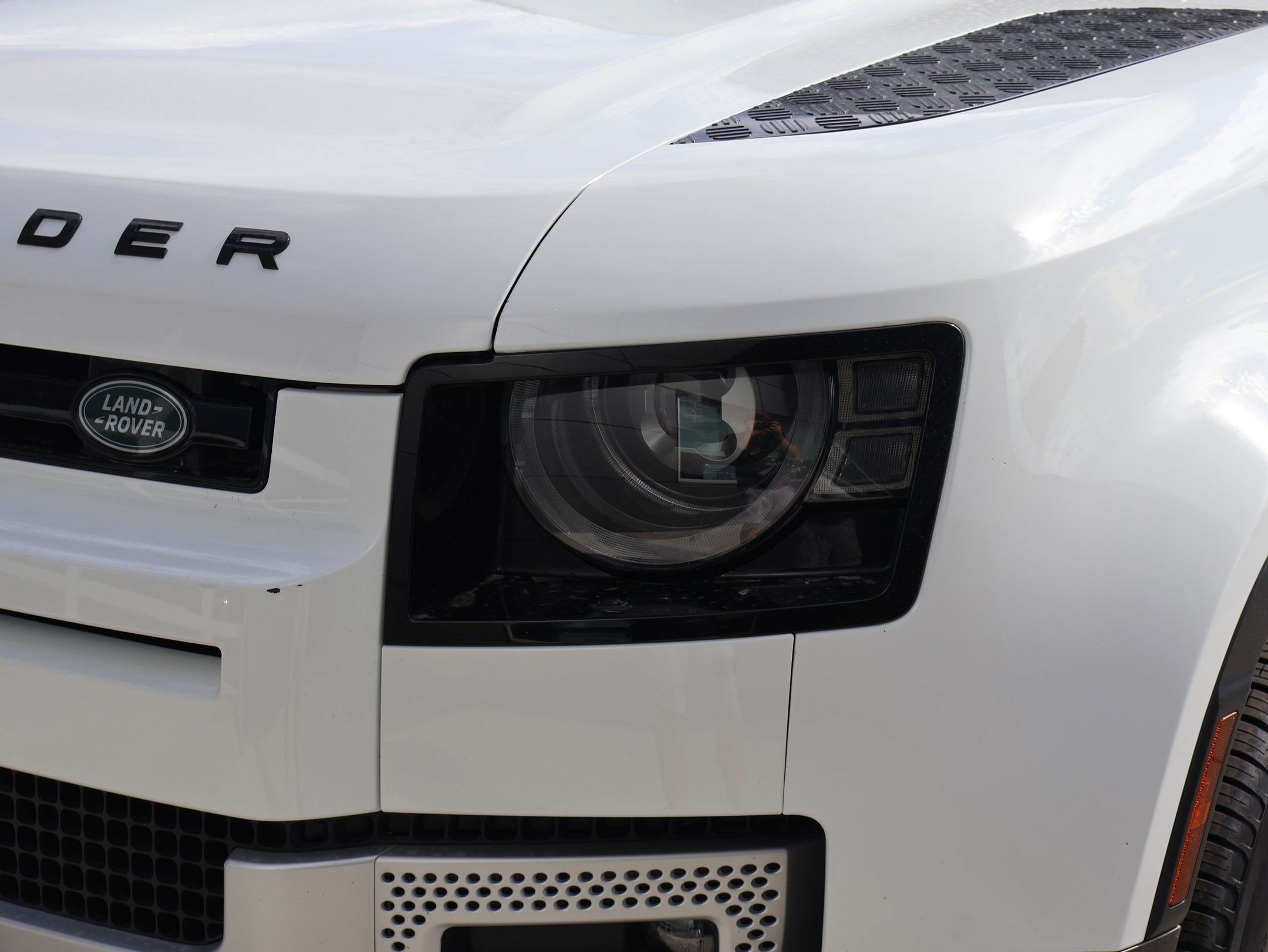 Used 2025 Fuji White Land Rover 110 P300 S image 10