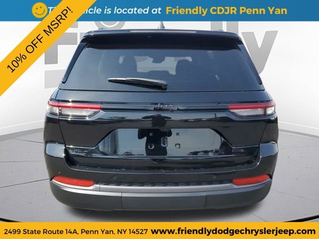 New 2026 Diamond Black Crystal Pearl-Coat Exterior Paint Jeep Altitude image 4