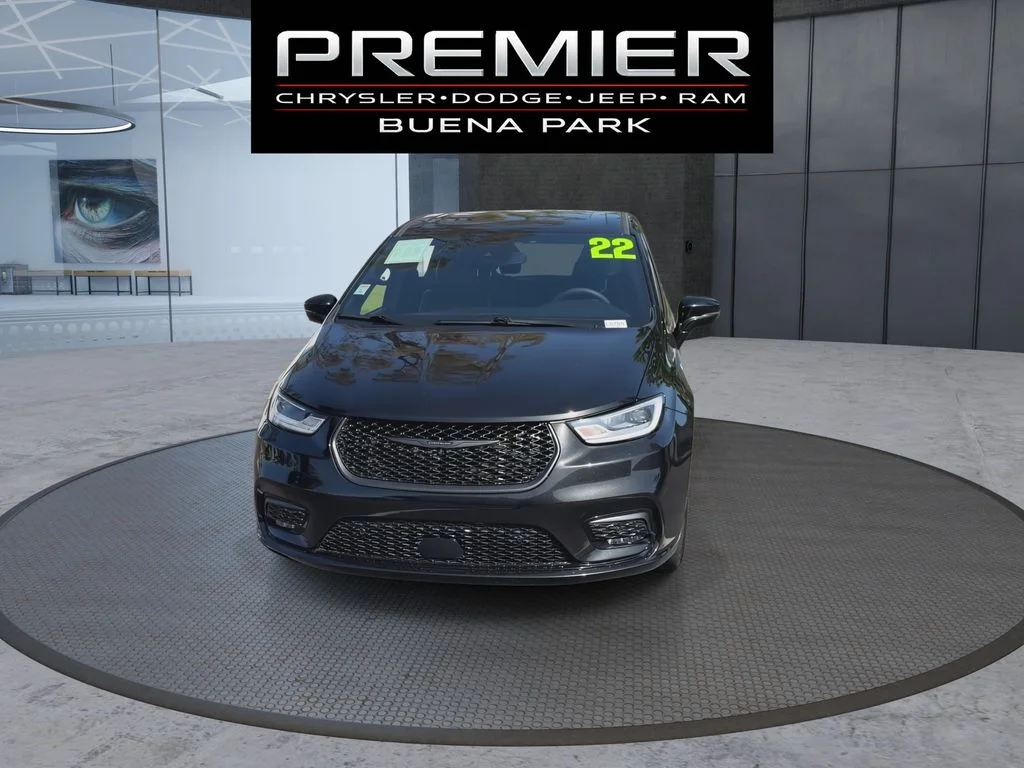 Used 2022 Black Chrysler Limited image 3