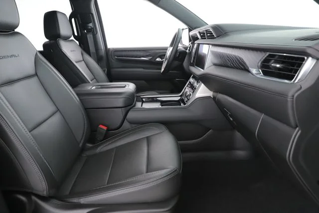Used 2023 White GMC Denali image 36