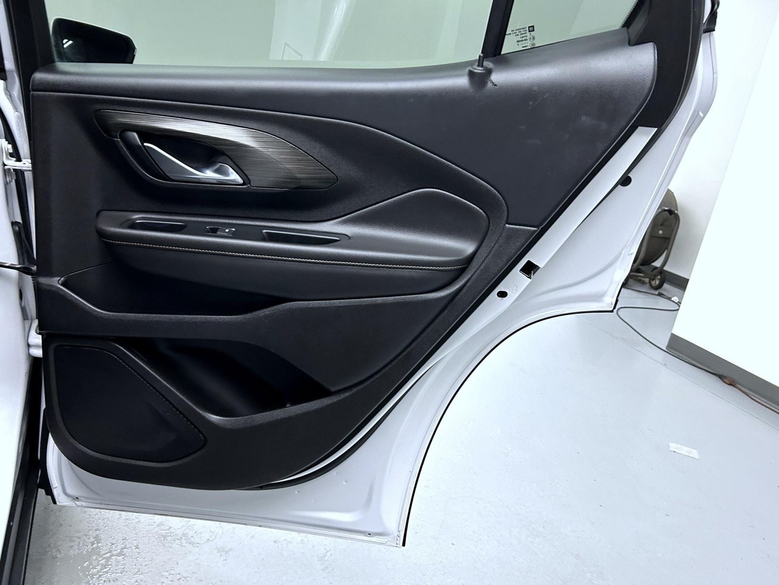 Used 2019 White GMC SLT image 17