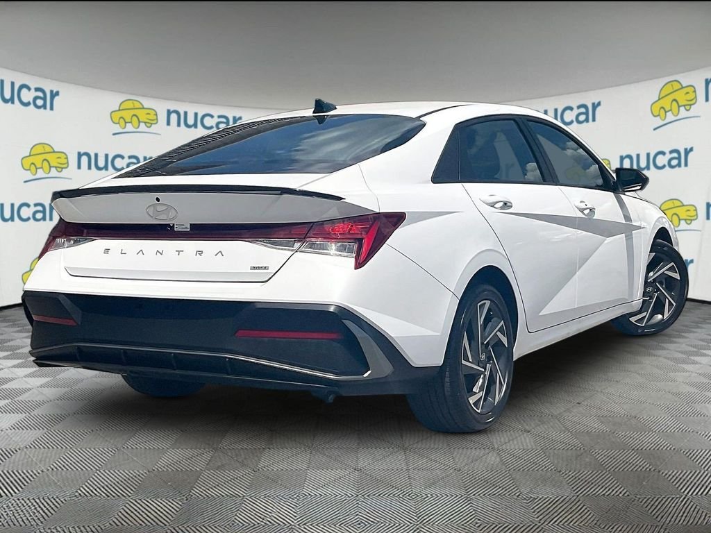 Used 2025 White Hyundai SEL Sport image 6