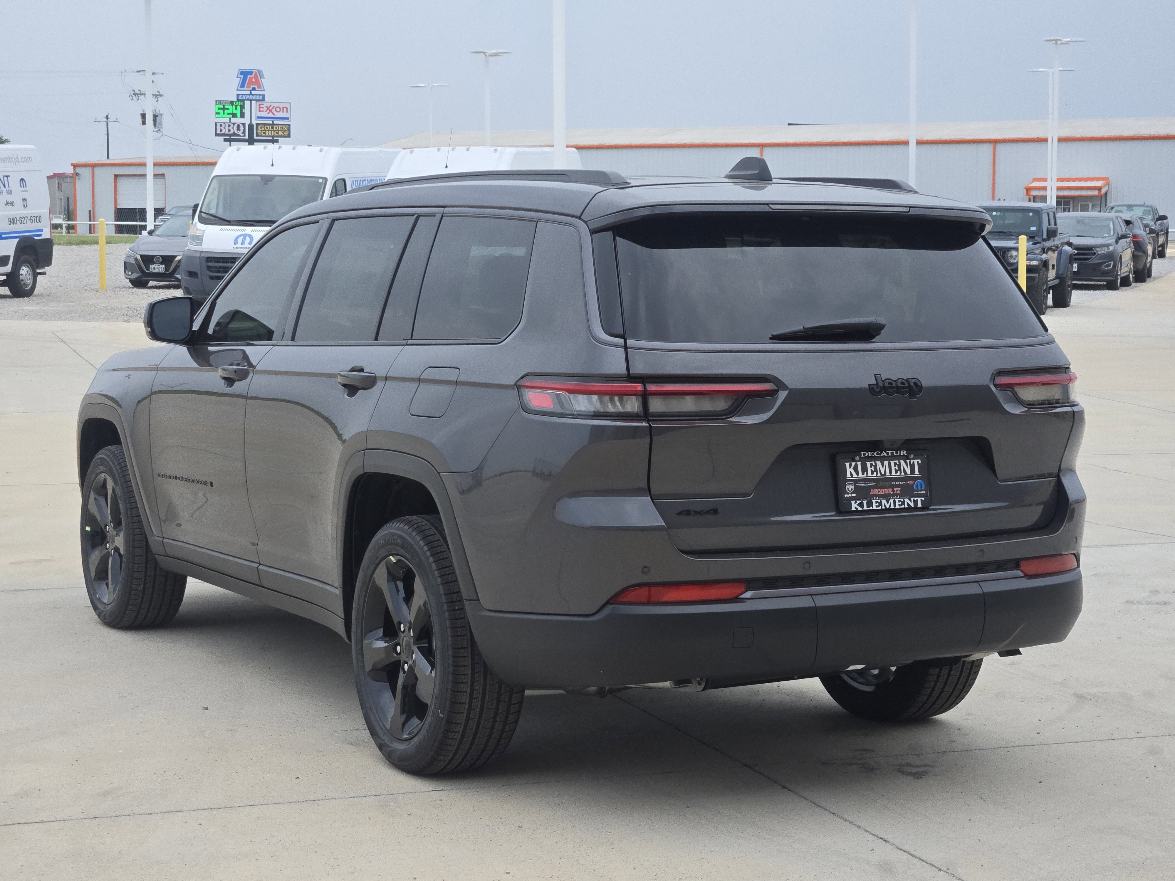 New 2026 Baltic Gray Metallic Clear-Coat Exterior Paint Jeep Limited image 4