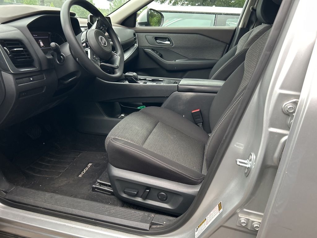 Used 2022 Silver Nissan SV image 10