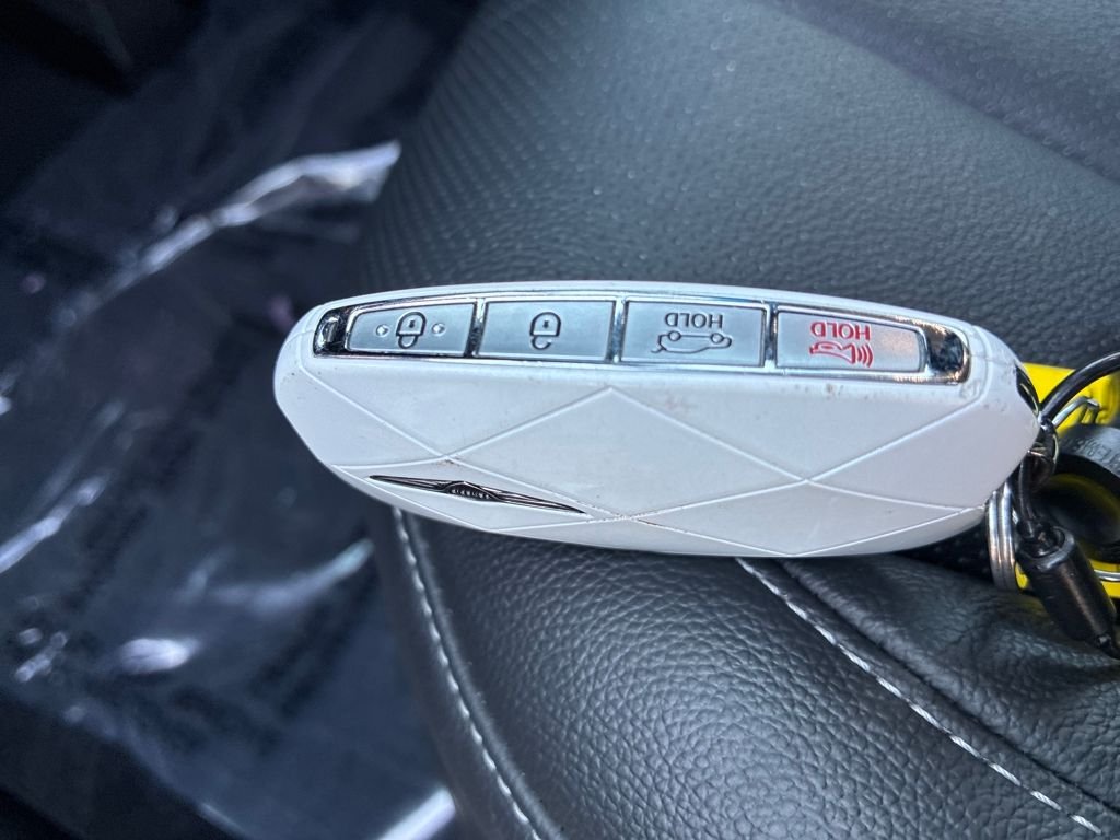 Used 2025 Silver Genesis 2.5T image 29