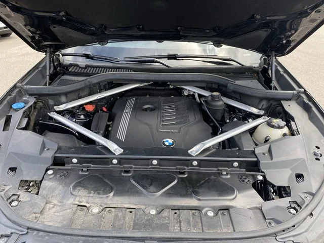 Used 2019 Black BMW xDrive40i image 29