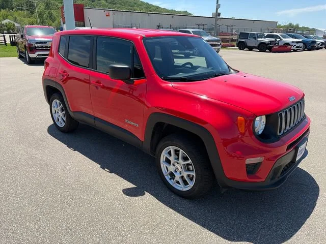 Used 2023  Jeep Latitude image 10