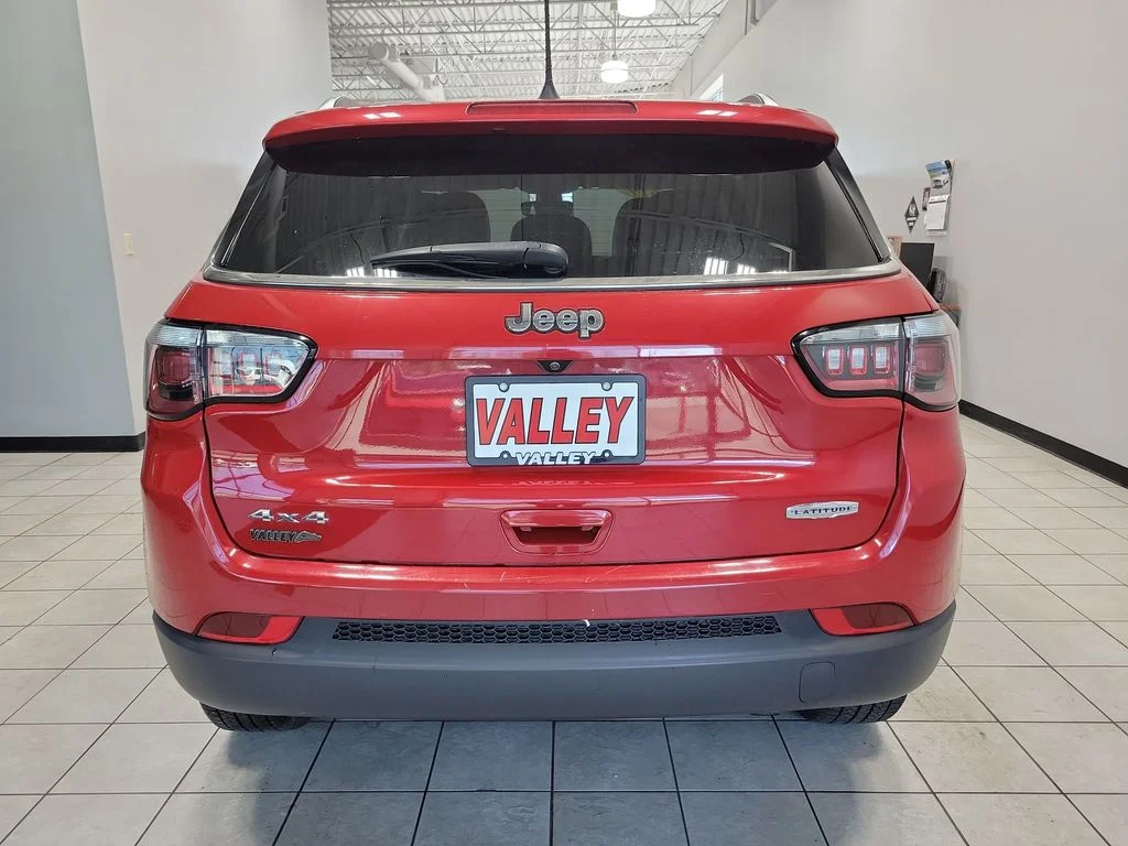 Used 2019 Red Jeep Latitude image 6