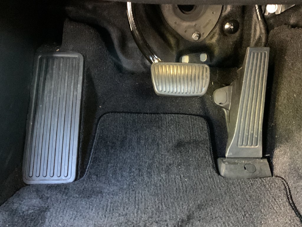 2026 GENESIS G70 Standard - Photo 13