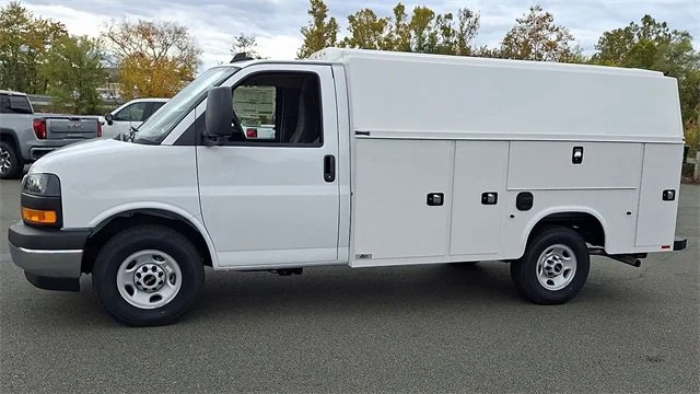 New 2025 Summit White GMC 1WT image 6
