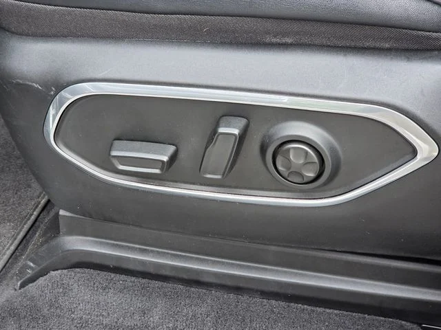 Used 2022 White Jeep Series III image 17
